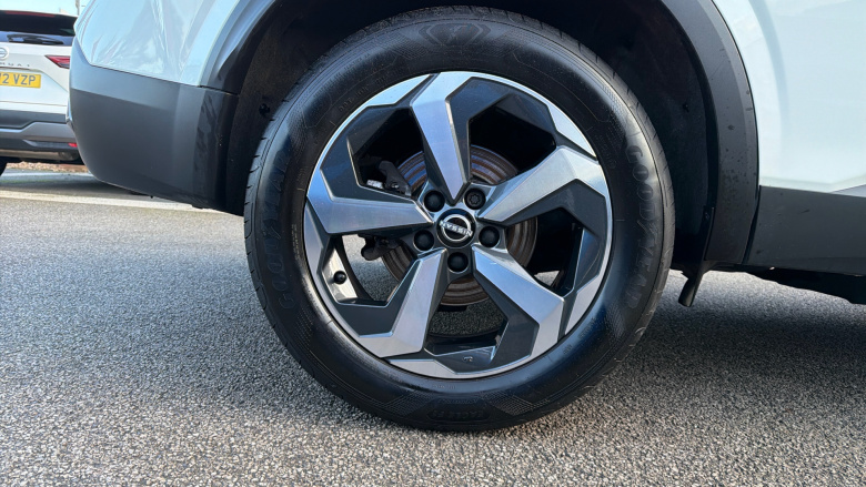 Nissan Qashqai 1.3 DiG-T MH 158 N-Connecta 5dr Xtronic Petrol Hatchback